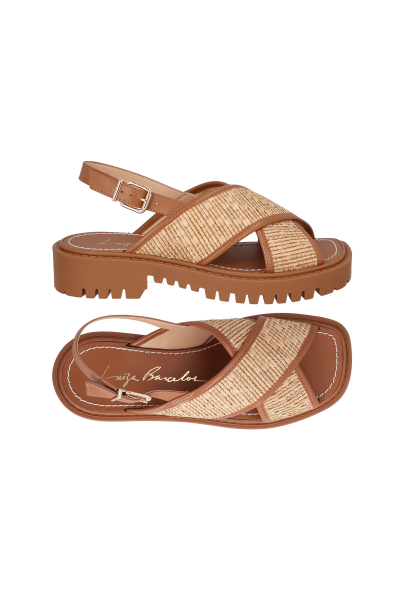 SANDÁLIA TRATORADA EM RÁFIA E COURO CARAMELO COM FIVELA