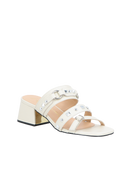 SANDÁLIA MULE SALTO MÉDIO BLOCO EM COURO OFF WHITE COM MIX DE REBITES