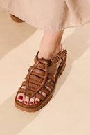 SANDÁLIA PESCADORA TRATORADA EM COURO CARAMELO