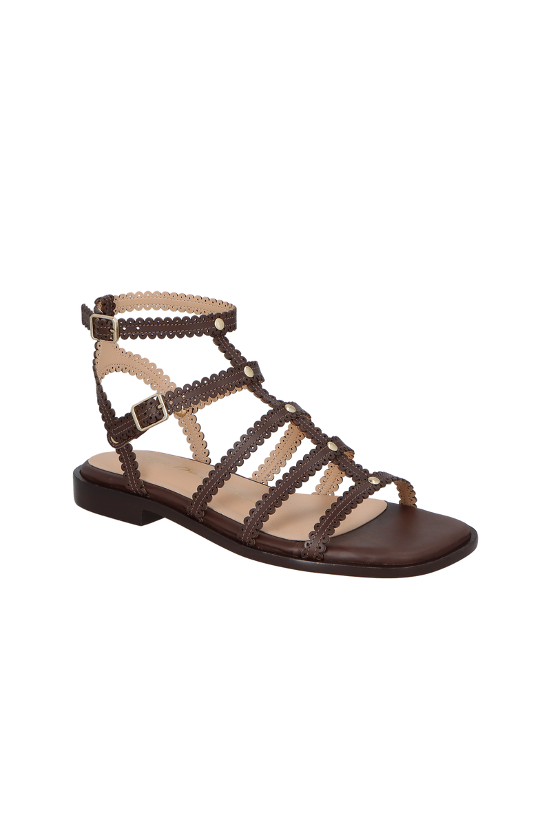 SANDÁLIA RASTEIRA EM COURO MARROM CAFÉ COM RECORTES