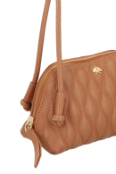 BOLSA PEQUENA EM COURO CARAMELO MATELASSÊ COM ALÇA DE NÓS