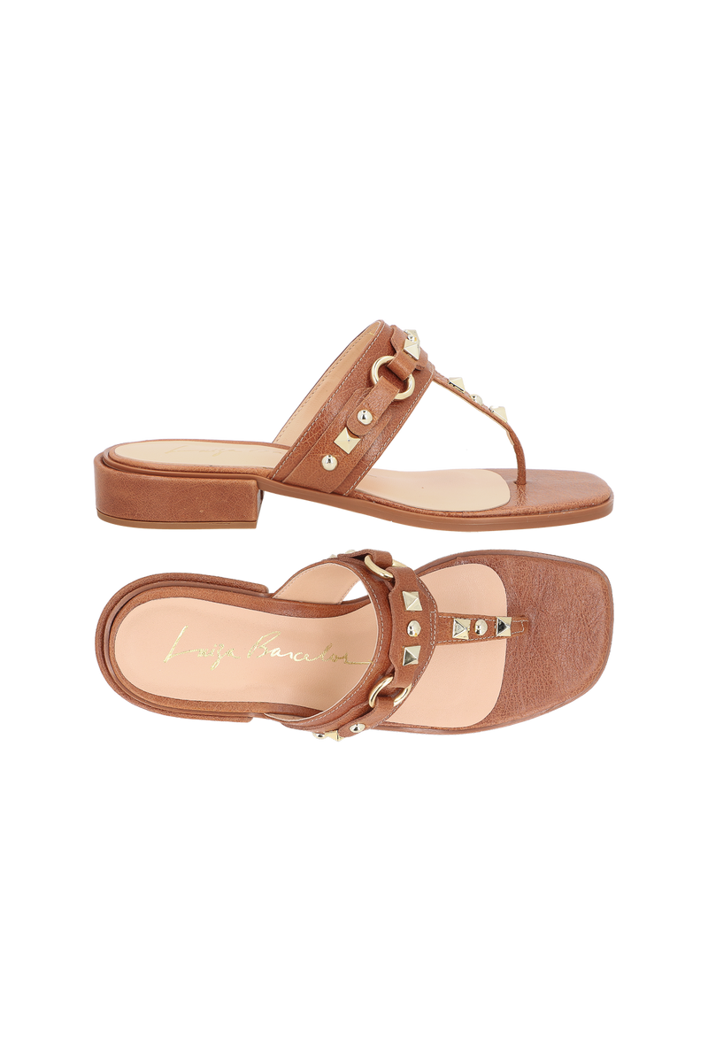 SANDÁLIA DE DEDO EM COURO CARAMELO COM APLICAÇÕES METÁLICAS