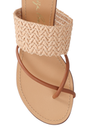 SANDÁLIA RASTEIRA EM COURO CARAMELO E RÁFIA COM TIRAS CRUZADAS