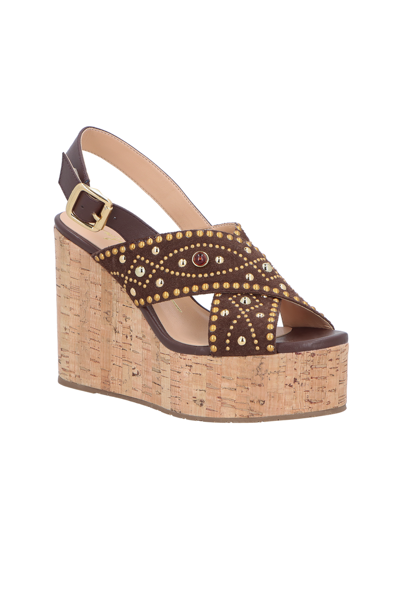 SANDÁLIA PLATAFORMA EM CAMURÇA MARROM CAFÉ COM APLICAÇÕES METÁLICAS