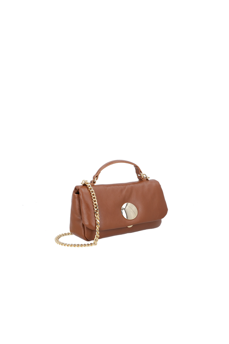 MINI BOLSA CROSSBODY COM ALÇA DE CORRENTES EM COURO CASTANHO