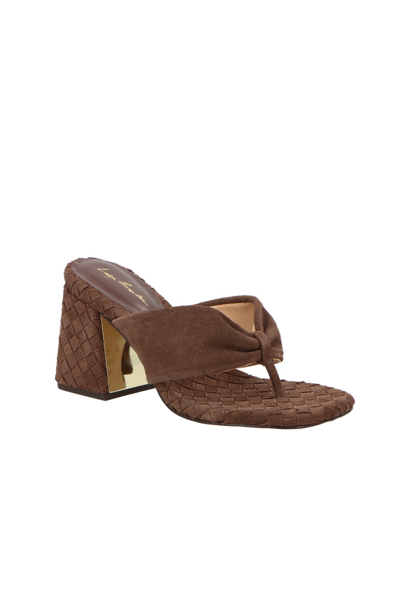 SANDÁLIA DE DEDO EM CAMURÇA MARROM CAFÉ COM SALTO BLOCO TRESSÊ