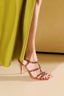 SANDÁLIA DE SALTO ALTO EM COURO CARAMELO COM APLICAÇÃO DE CRISTAIS