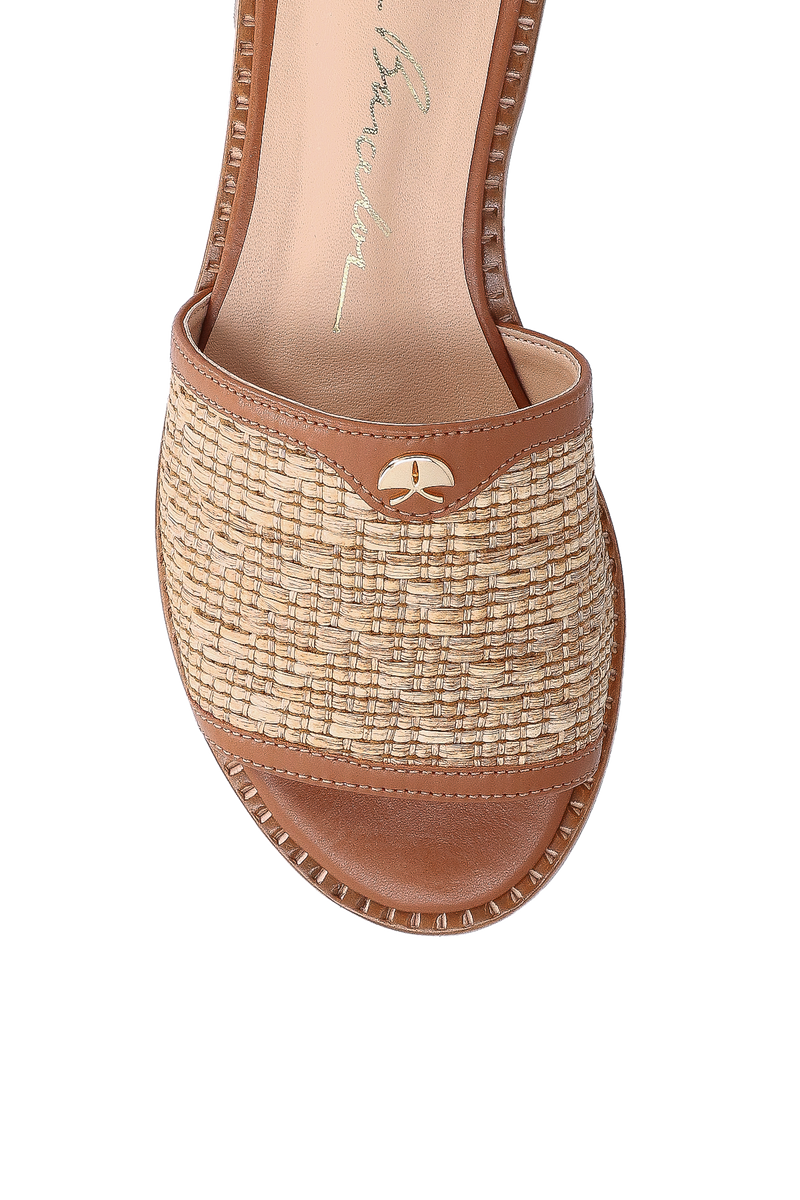 RASTEIRA EM COURO CARAMELO E PALHA COM APLICAÇÃO