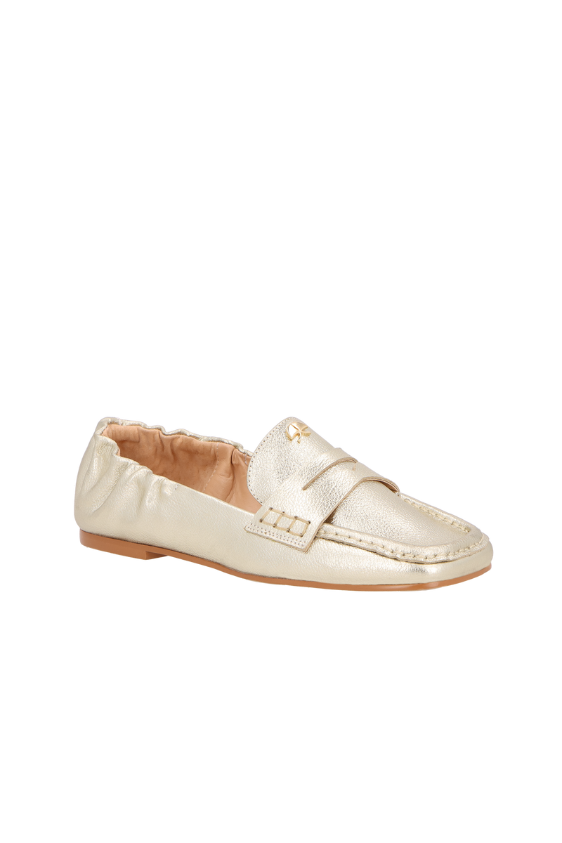 MOCASSIM EM COURO METALIZADO DOURADO COM DETALHE DE FIVELA