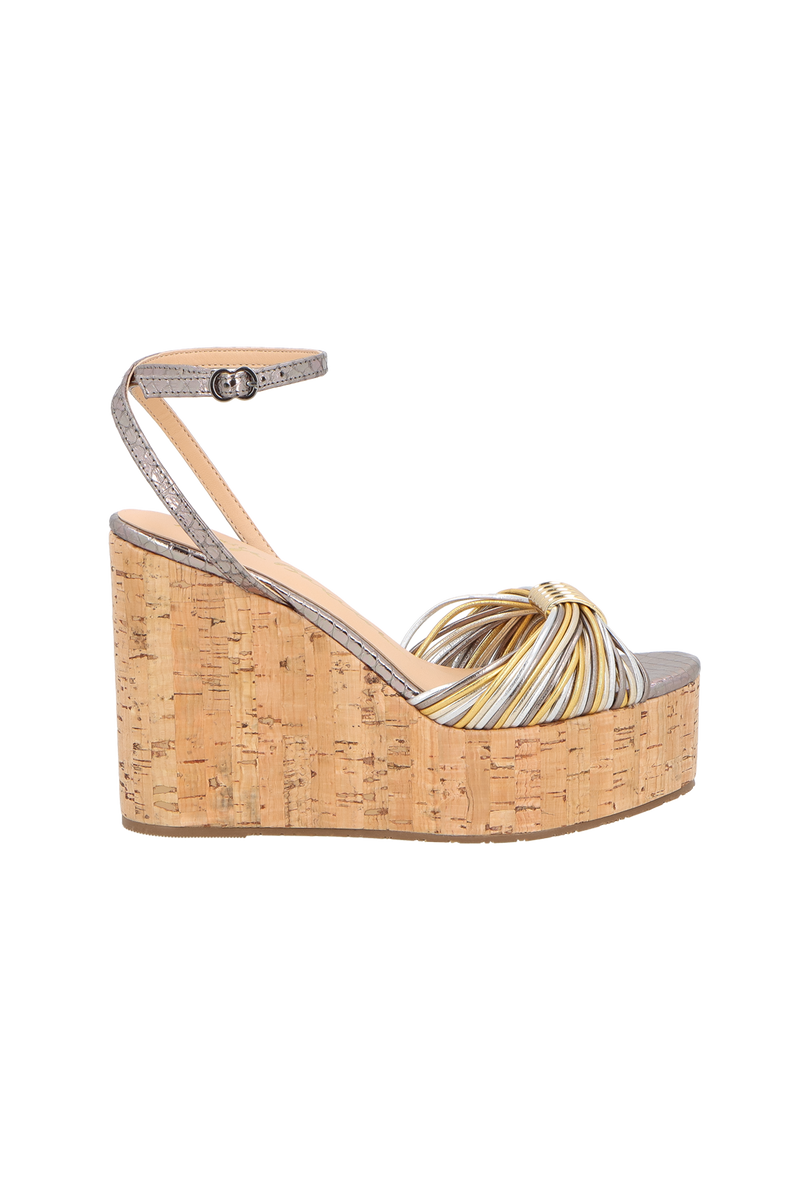 SANDÁLIA PLATAFORMA EM COURO CHUMBO COM SOLADO EM CORTIÇA E ENFEITE METÁLICO