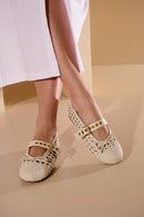 SAPATILHA EM COURO OFF WHITE TRESSÊ COM FIVELA