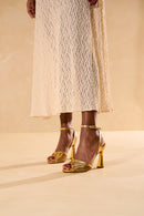 SANDÁLIA DE SALTO ALTO FLARE METALIZADA COM TELA OURO